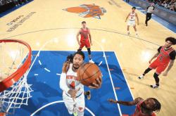 爱游戏体育-包含雄鹿鏖战灰熊，克莱刷新纪录的词条