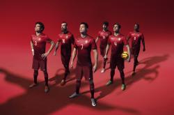 爱游戏入口-绿茵场上的双面叙事，维尼修斯爆发映衬拉齐奥击败厄瓜多尔背后的足球多元宇宙