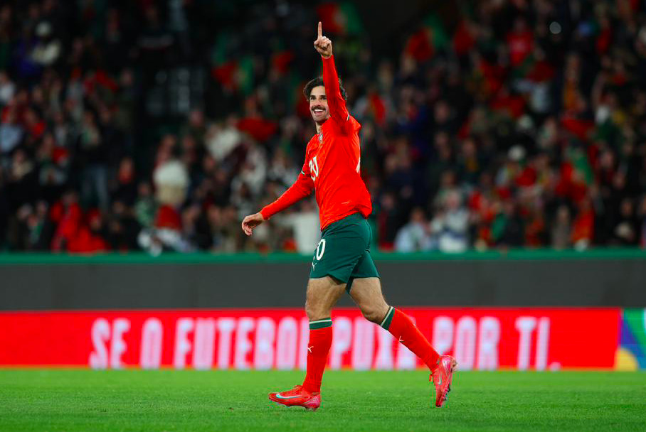 包含拉齐奥主场力克都灵,取得关键胜利的词条 包含拉齐奥主场力克都灵,取得关键胜利的词条