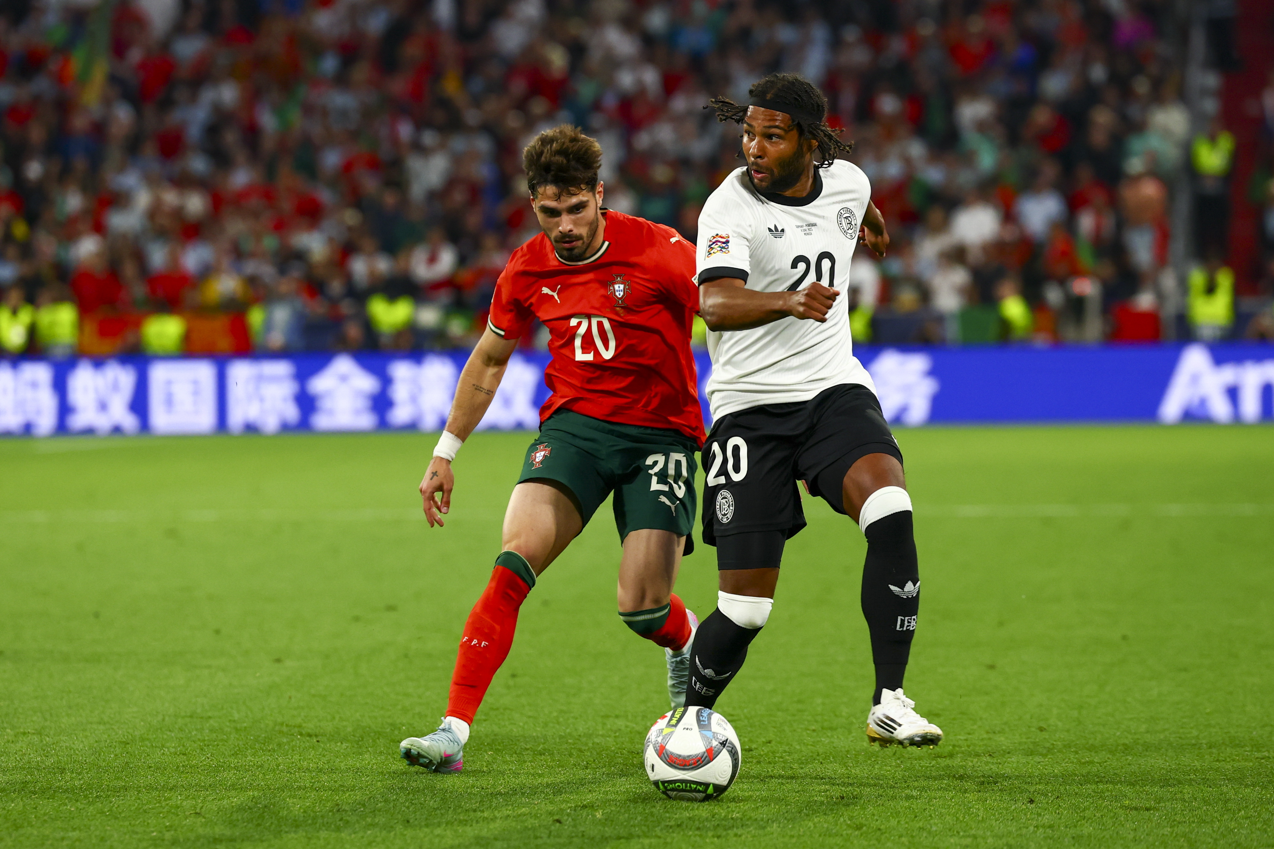 法国队横扫葡萄牙队，梁靖崑刷新纪录的简单介绍