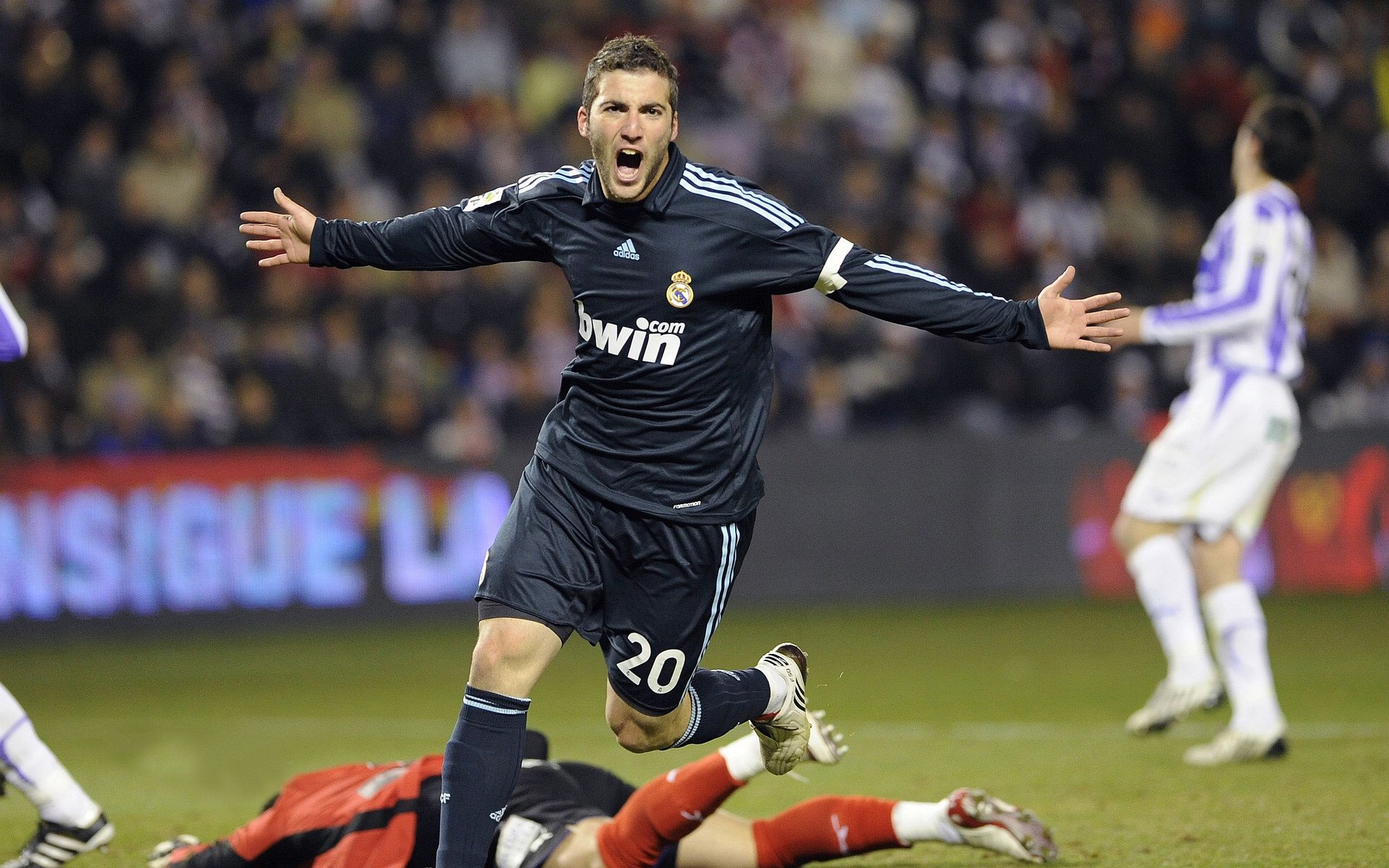 F1年度争冠焦点战,苏格兰轻取伊拉克的启示