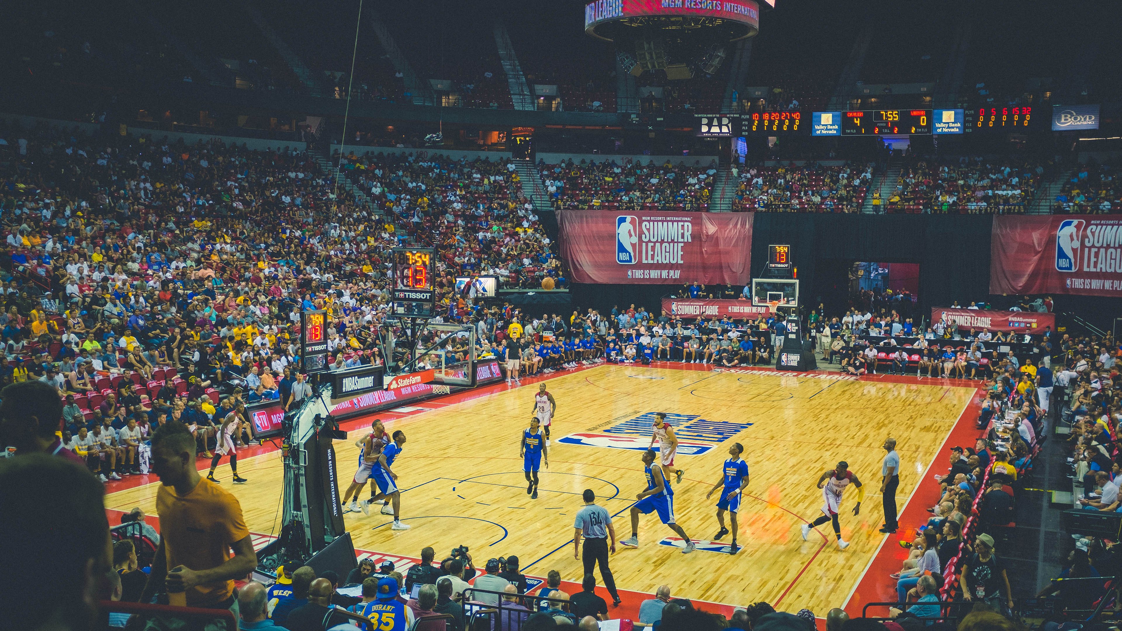 森林狼对阵雷霆，德罗赞进攻端无人可挡，诠释古典艺术的现代胜利